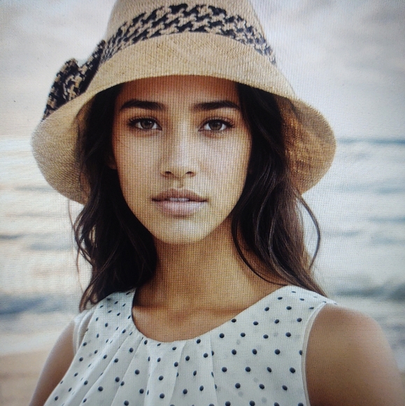 Bow•Accent Bucket-Style HaT~ Made In Madagascar~`•